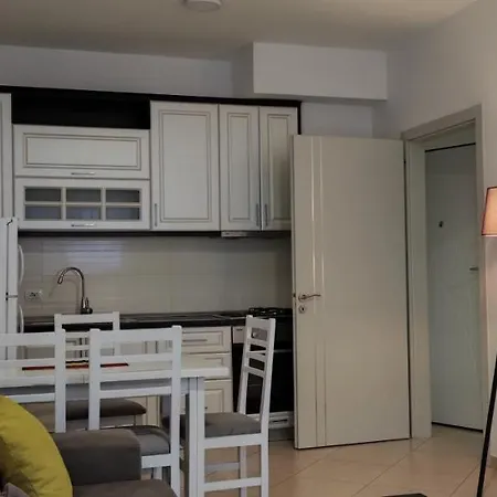 Sea Side Apartment *